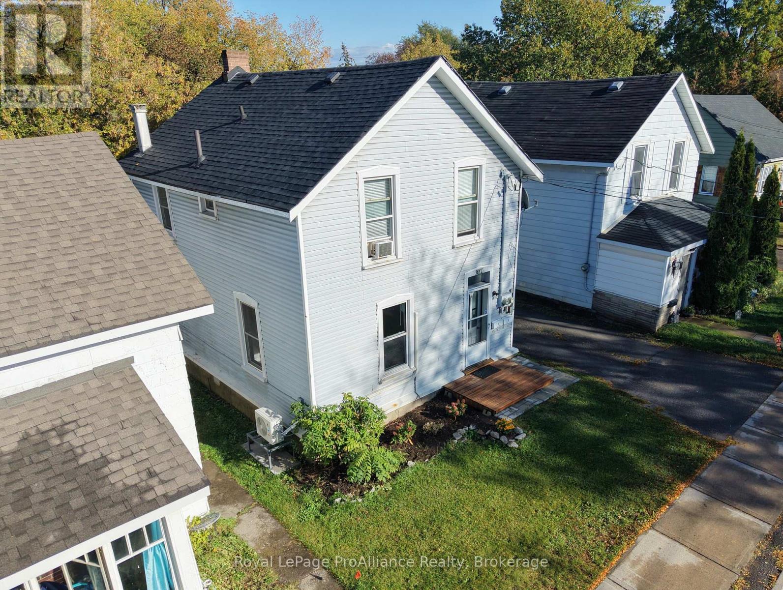 395 Bleecker Avenue, Belleville, ON photo 3