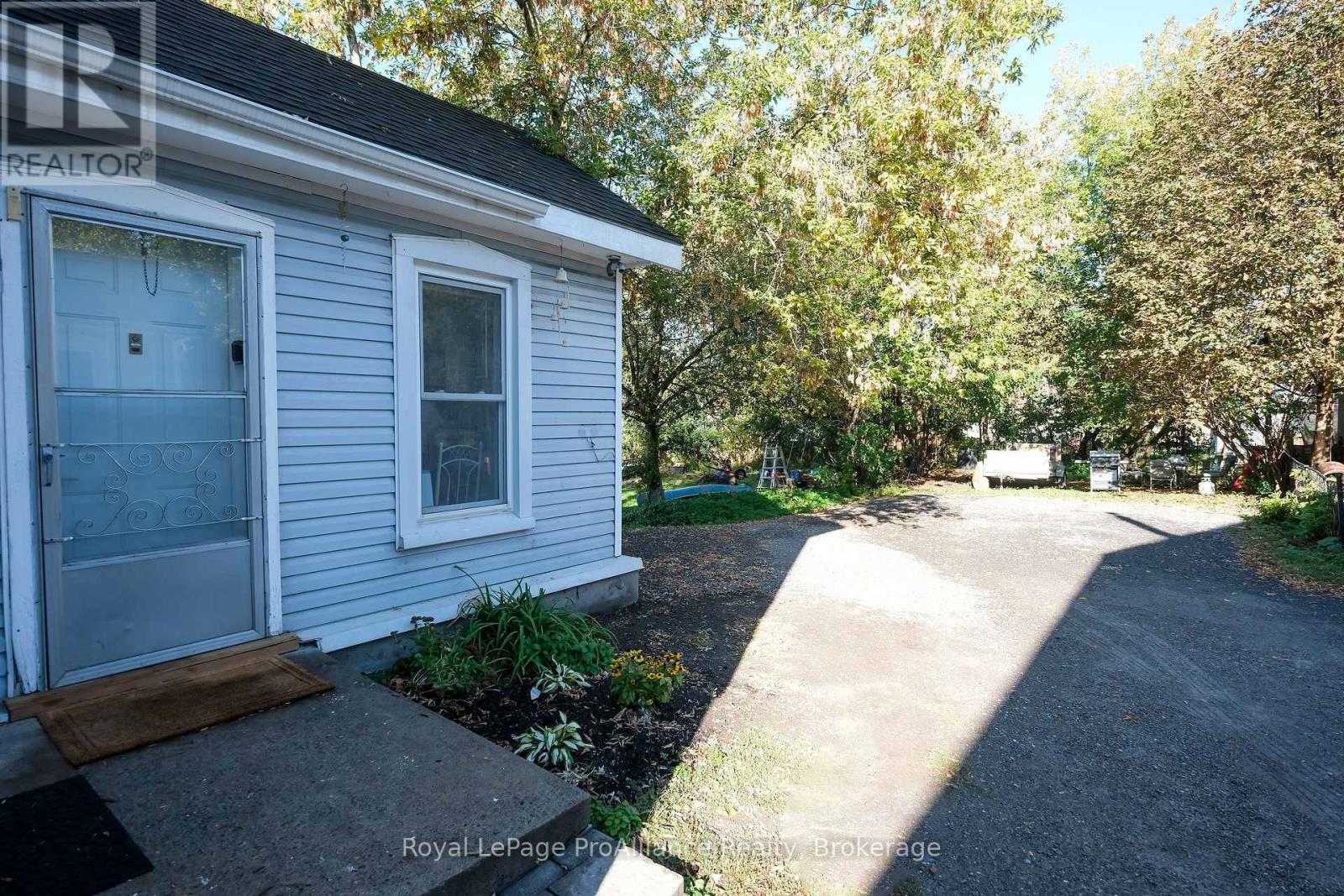 395 Bleecker Avenue, Belleville, ON photo 4