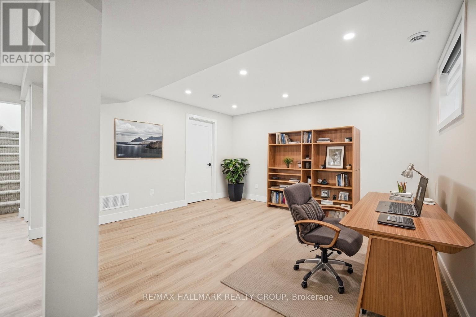 14 Kaymar Drive — photo 32