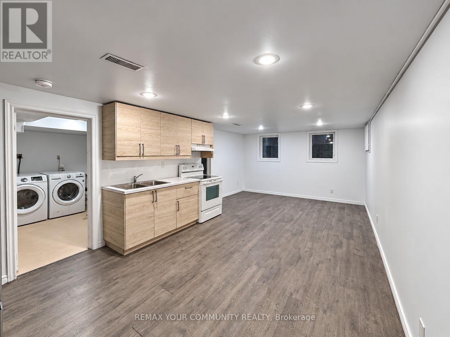LOWER UNIT - 77 BESWICK DRIVE, Newmarket (Central Newmarket) — photo 2