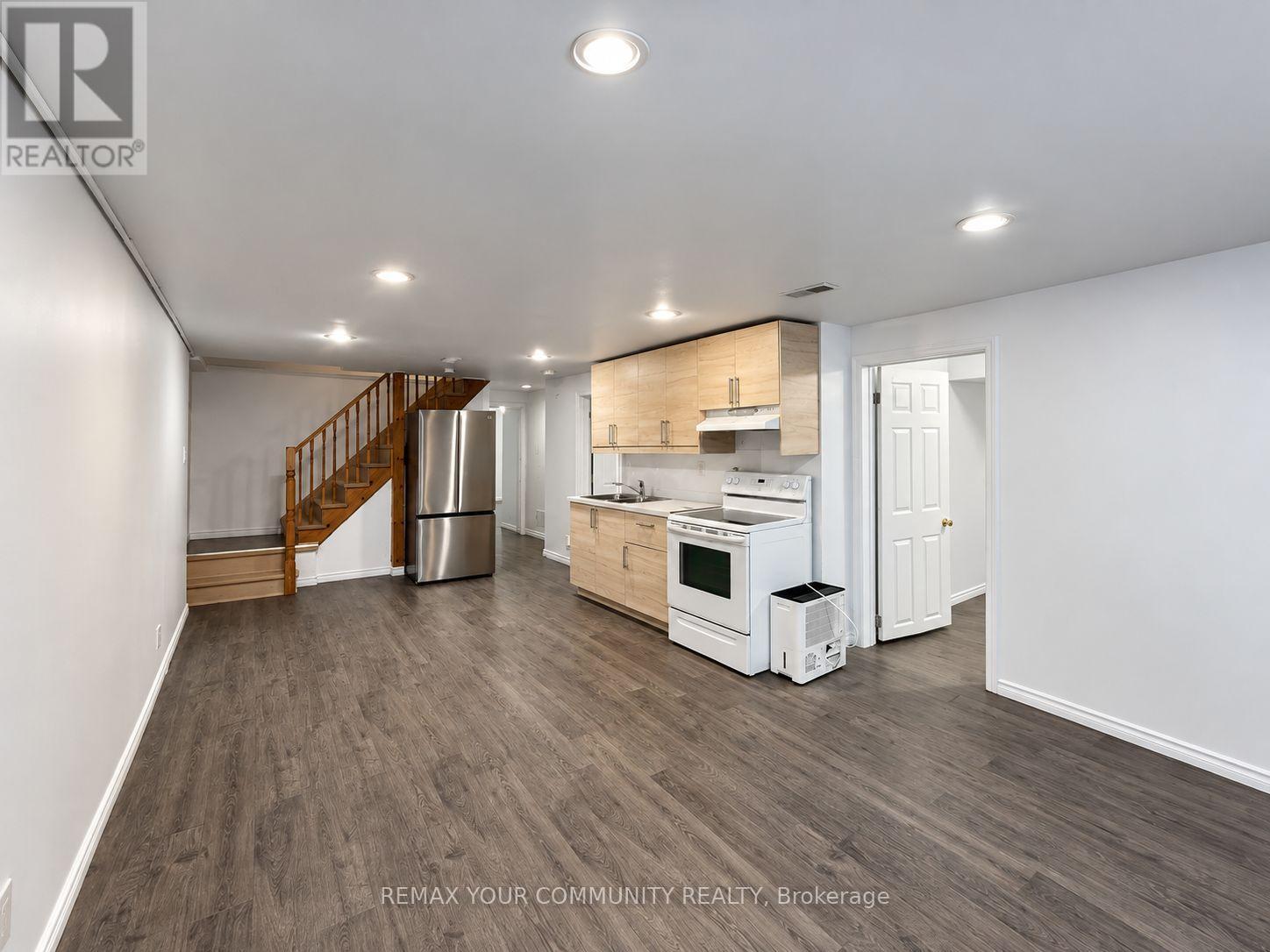 LOWER UNIT - 77 BESWICK DRIVE, Newmarket (Central Newmarket) — photo 3