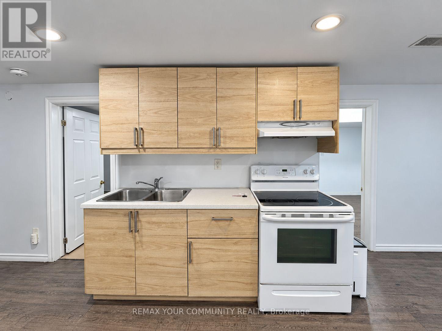 LOWER UNIT - 77 BESWICK DRIVE, Newmarket (Central Newmarket) — photo 4