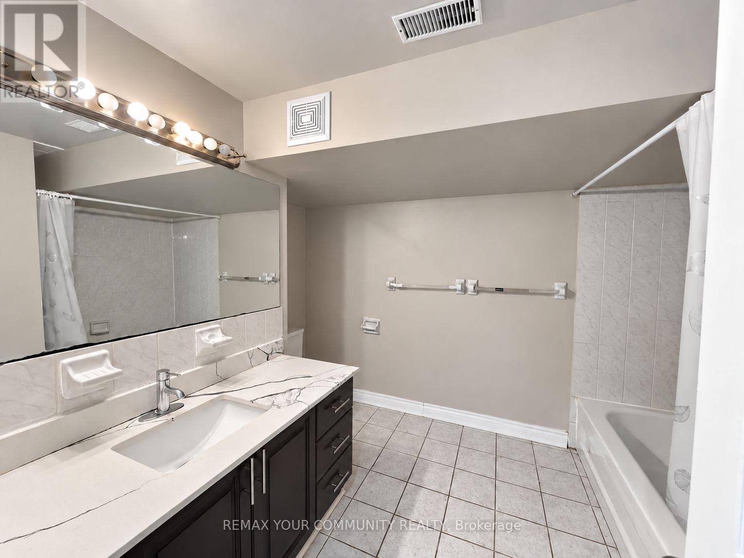 LOWER UNIT - 77 BESWICK DRIVE, Newmarket (Central Newmarket) — photo 8