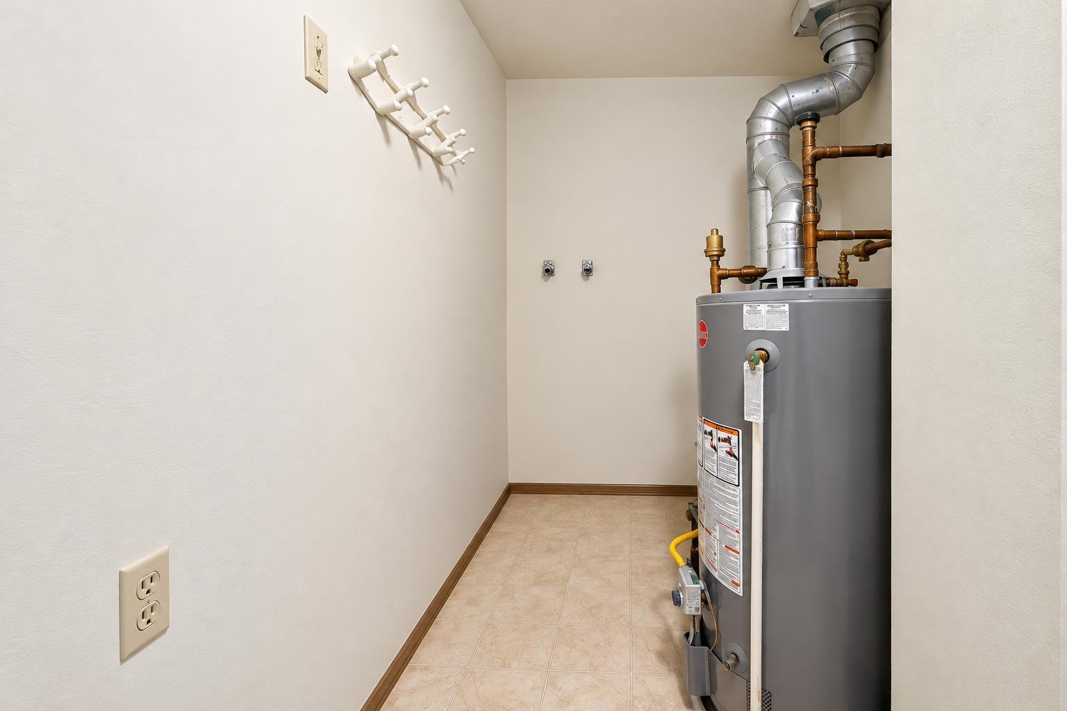Photo of 204 7156 121 STREET 23