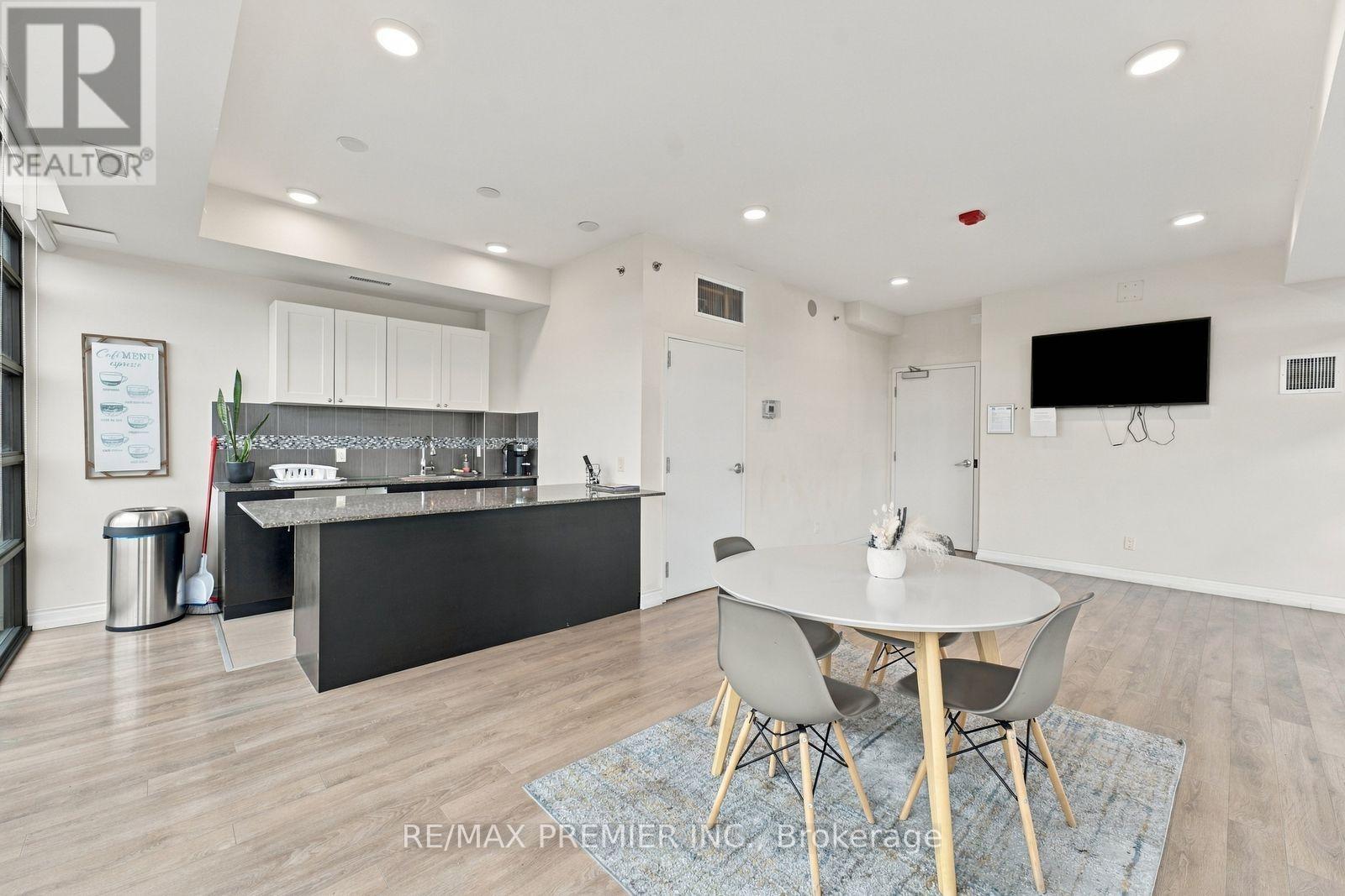 #407 2522 KEELE STREET - 34