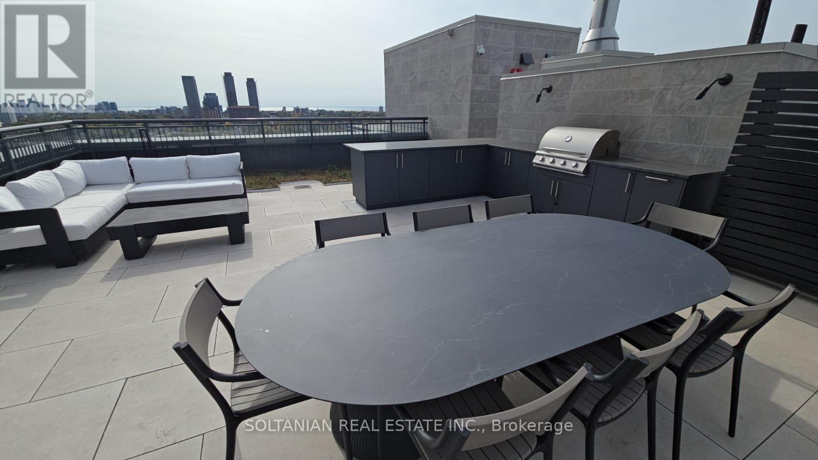 1185 Dupont Street — photo 15
