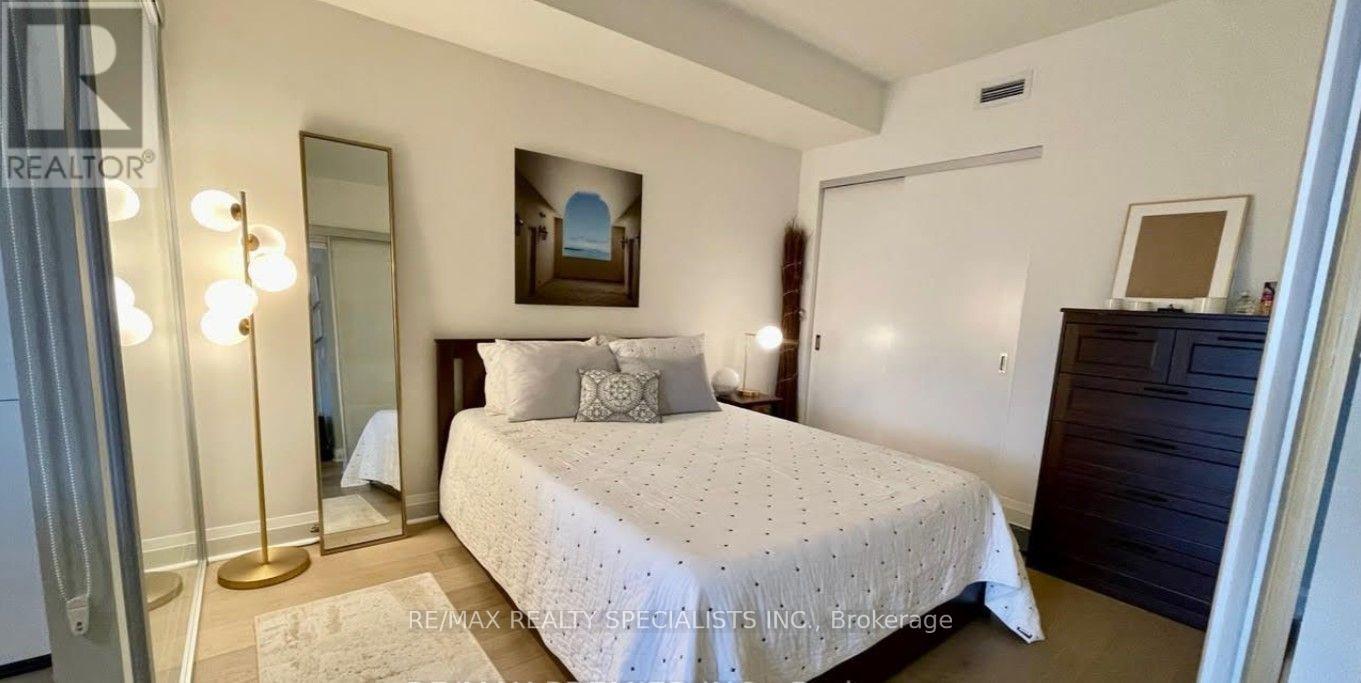 210- 243 Perth Avenue, Toronto, ON photo 3