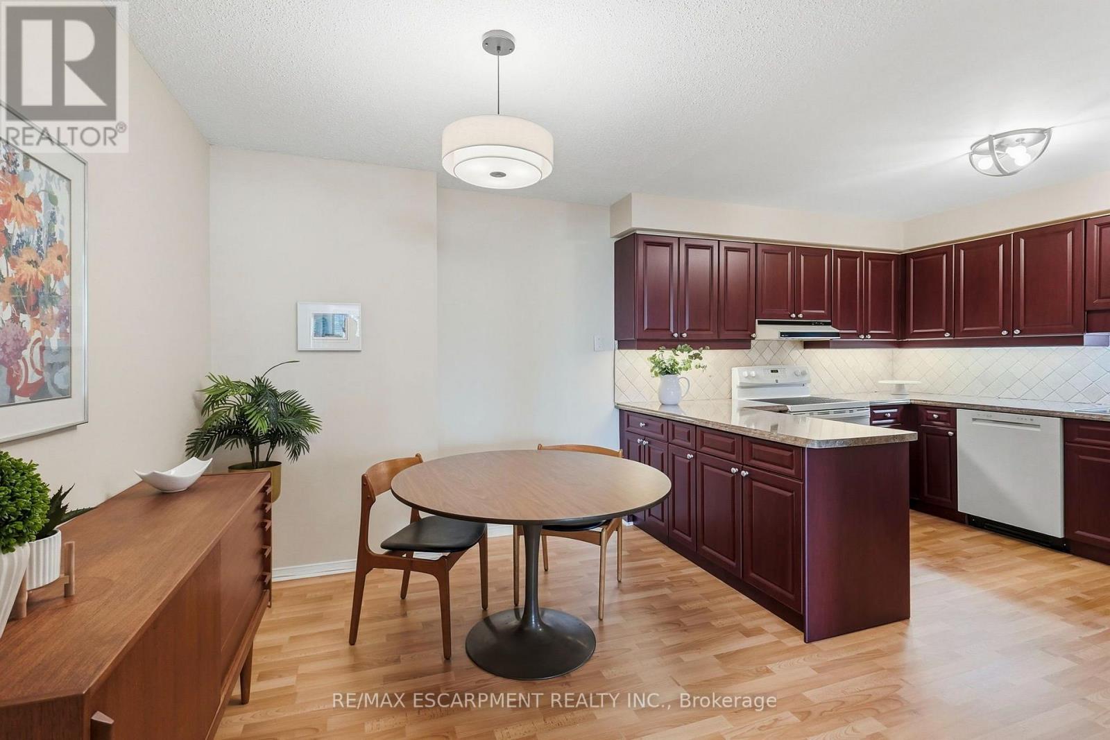 208- 2199 Sixth Line, Oakville, ON photo 14