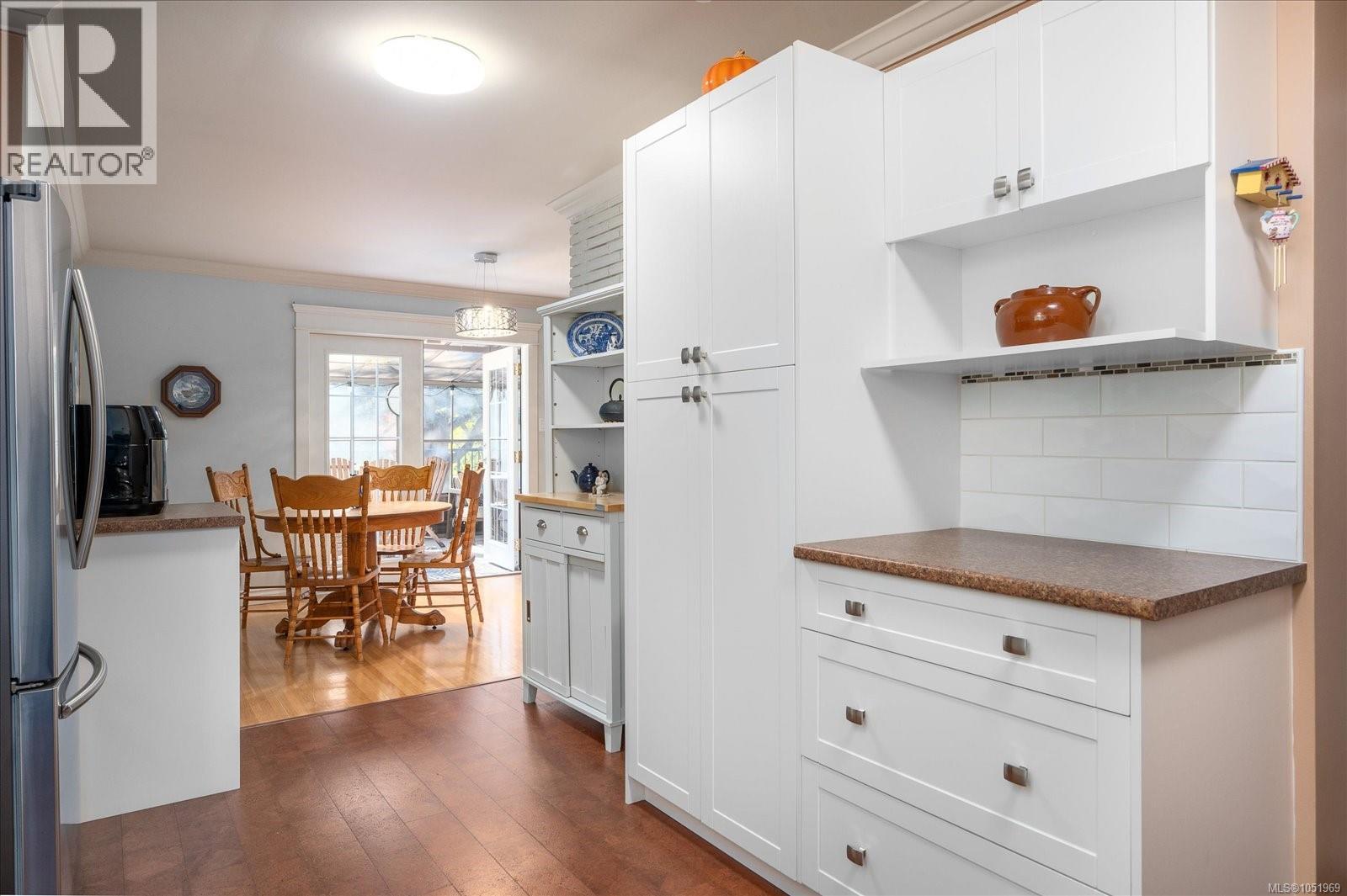 2404 Glenayr Dr - 17