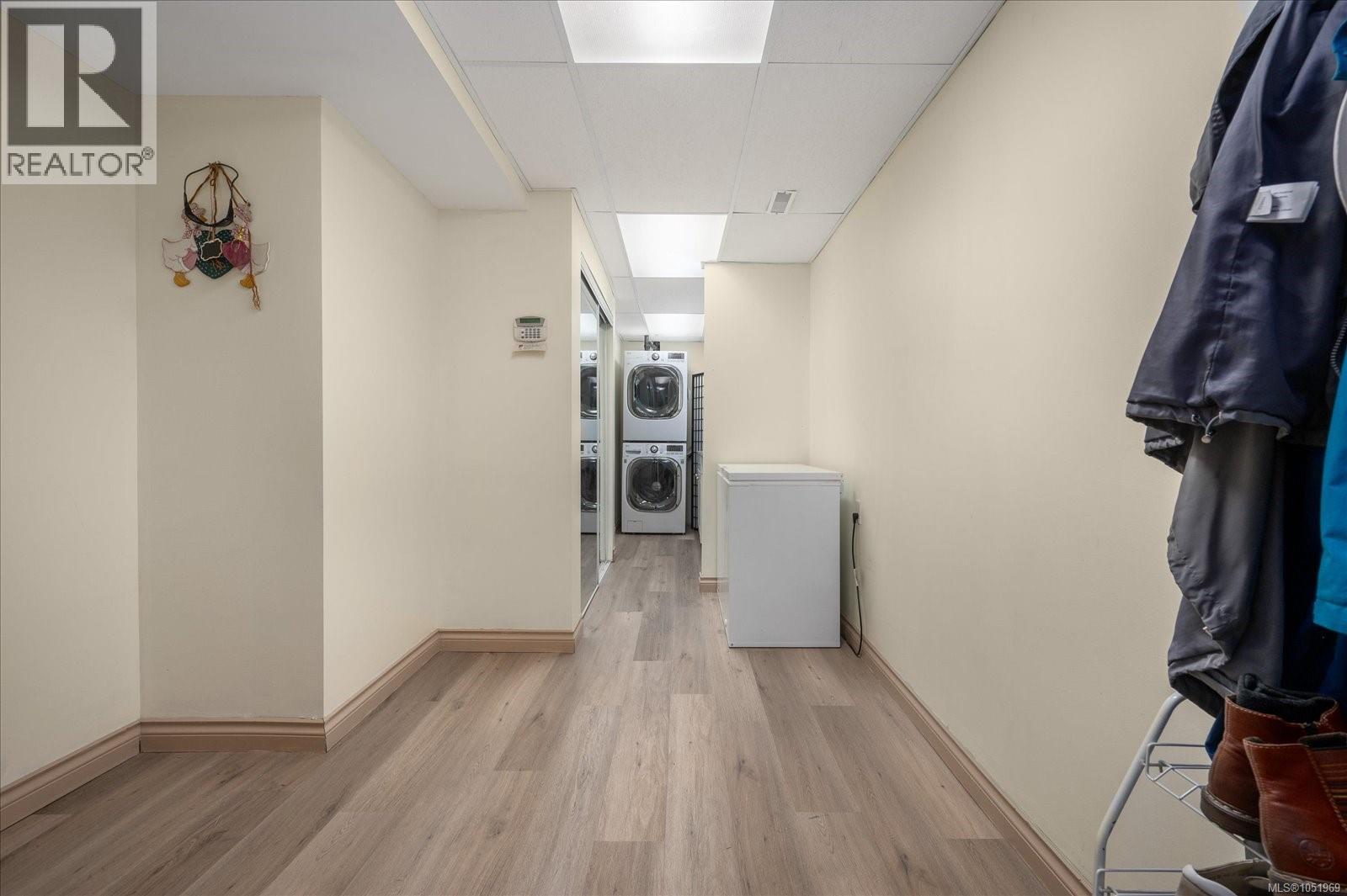 2404 Glenayr Dr - 30
