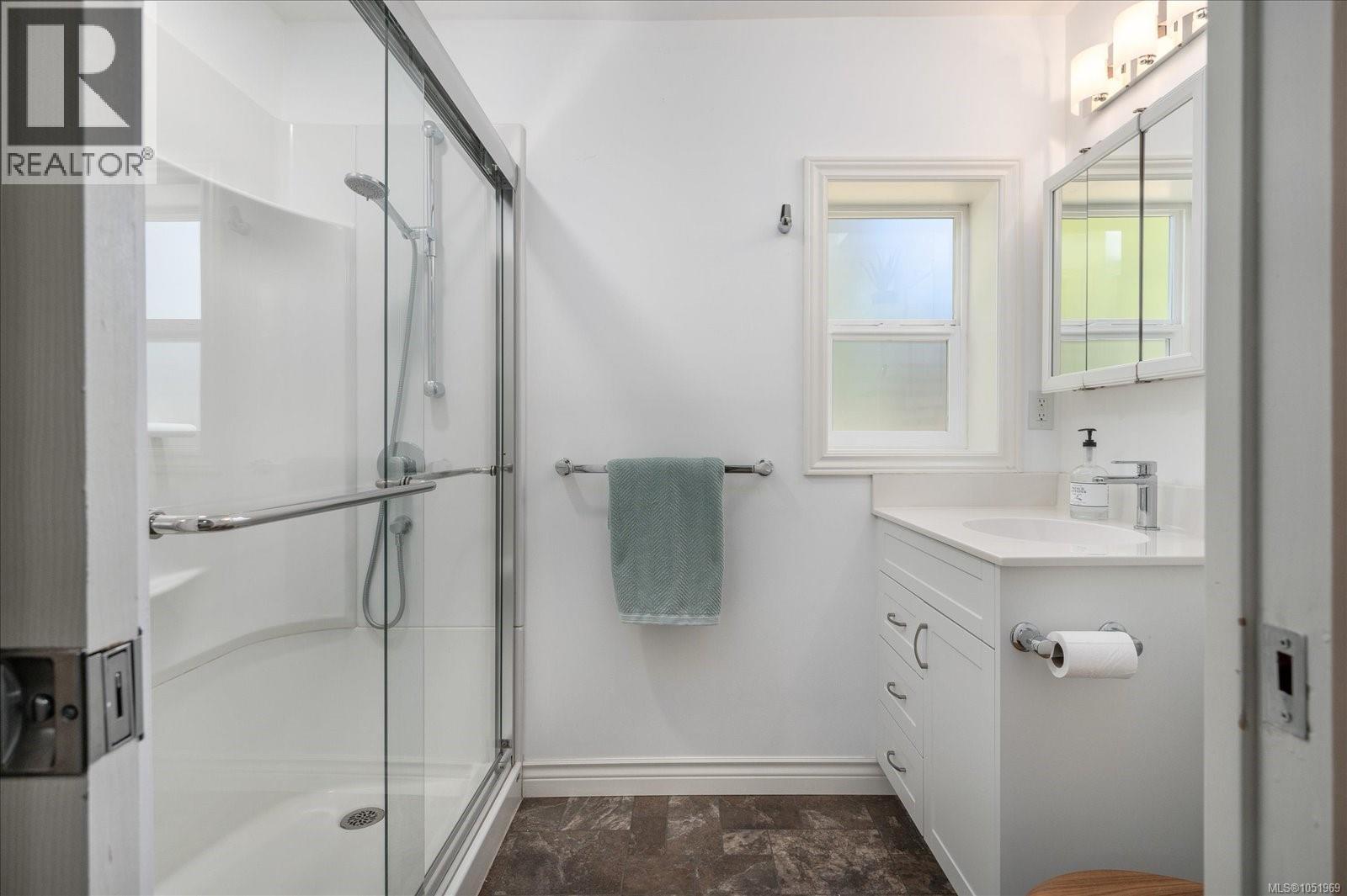 2404 Glenayr Dr - 35