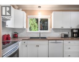 Entrance - 2404 Glenayr Dr, Nanaimo, BC V9S3E7 Photo 16