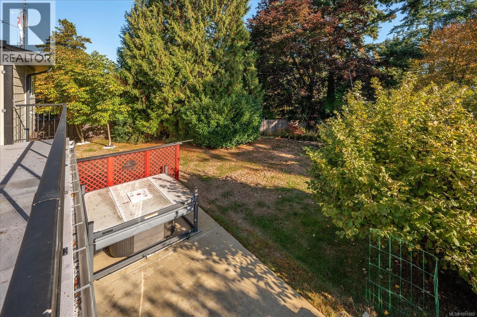 2404 Glenayr Dr - 43
