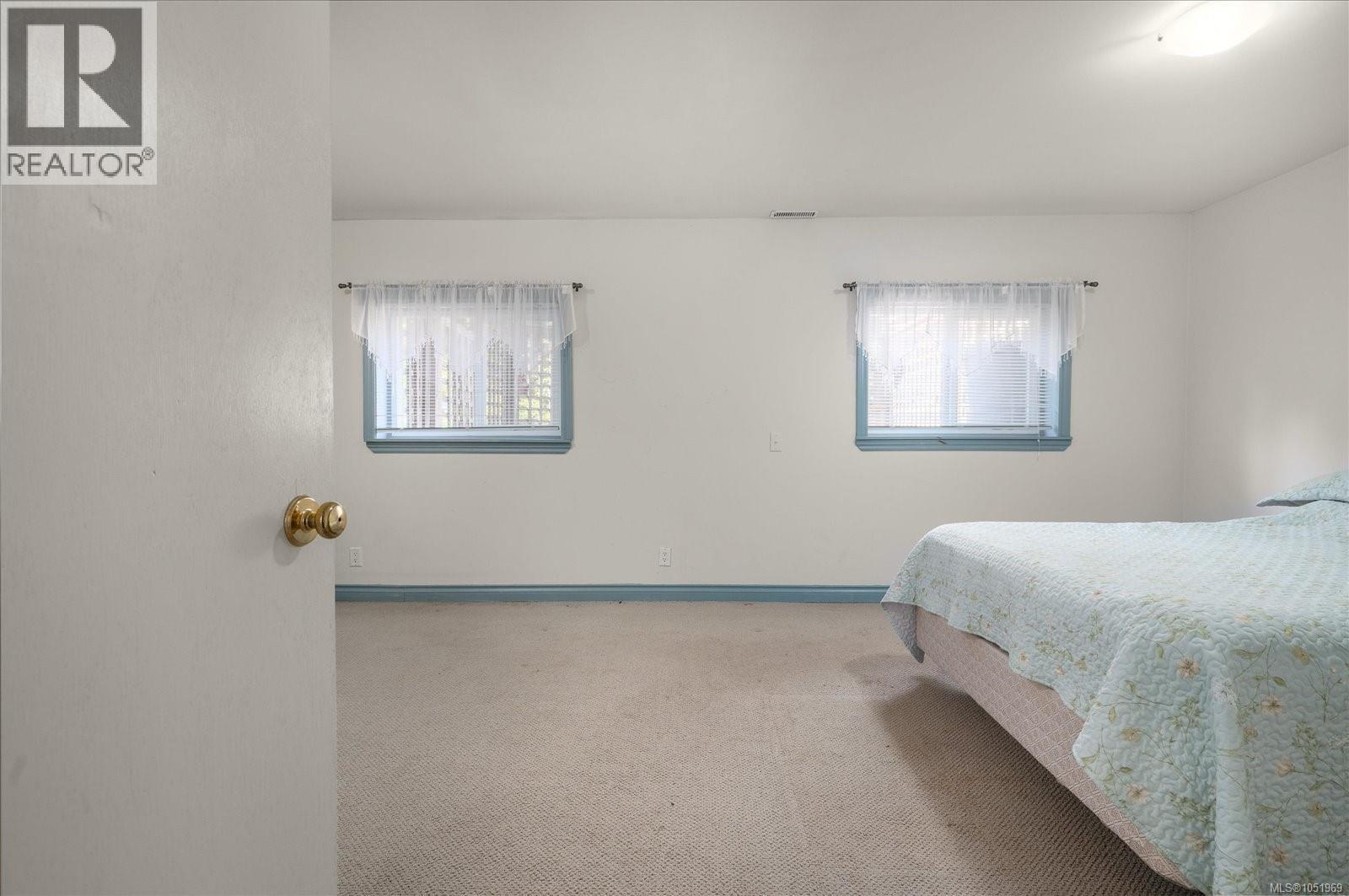 2404 Glenayr Dr - 32
