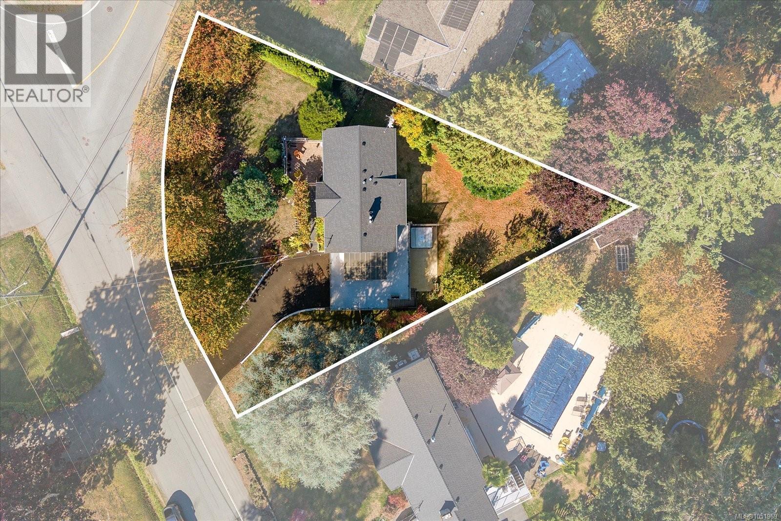 2404 Glenayr Dr - 57