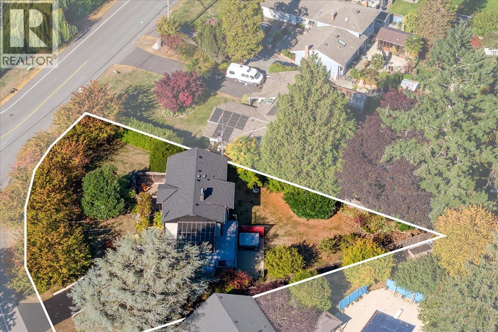 2404 Glenayr Dr - 58