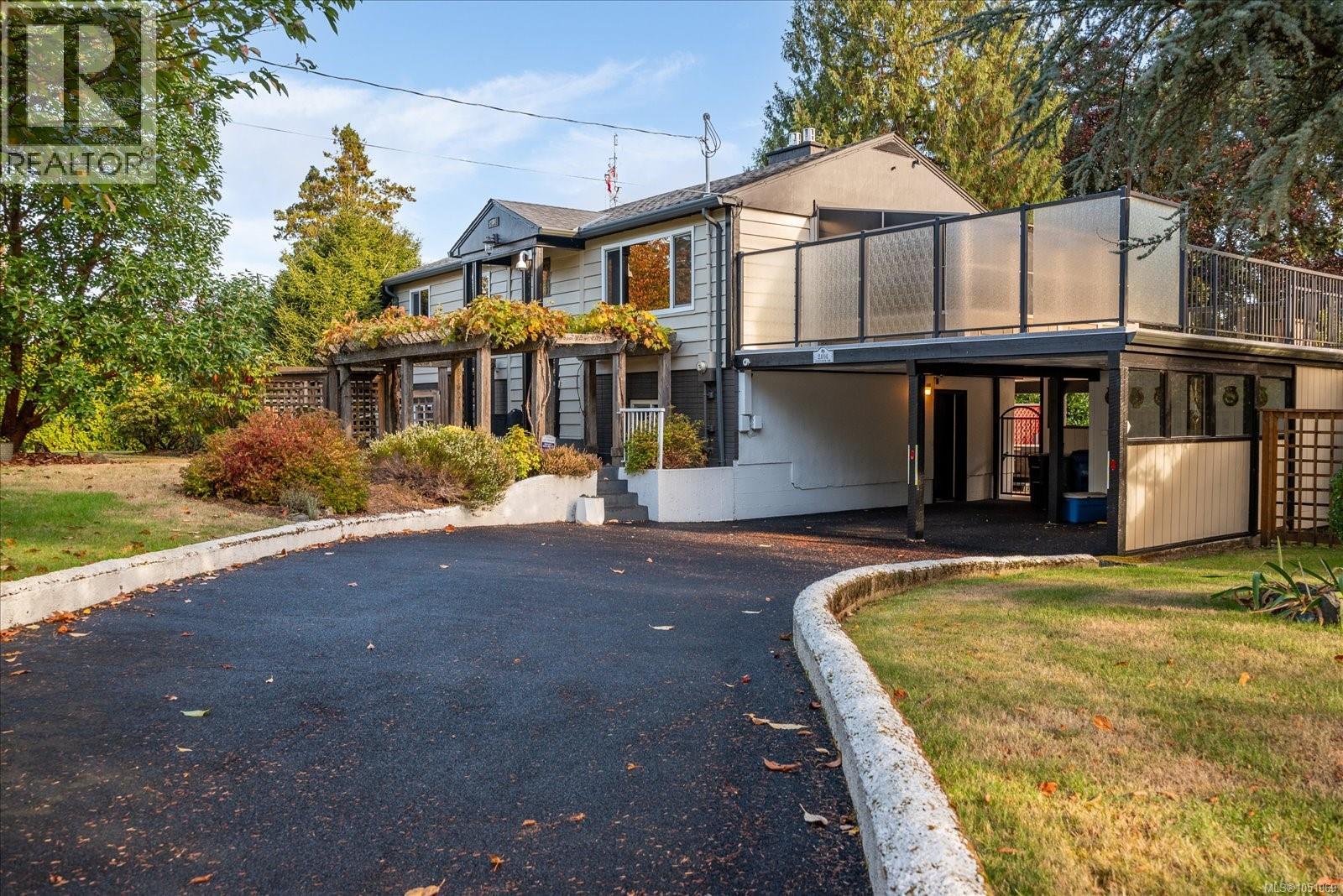 2404 Glenayr Dr - 64