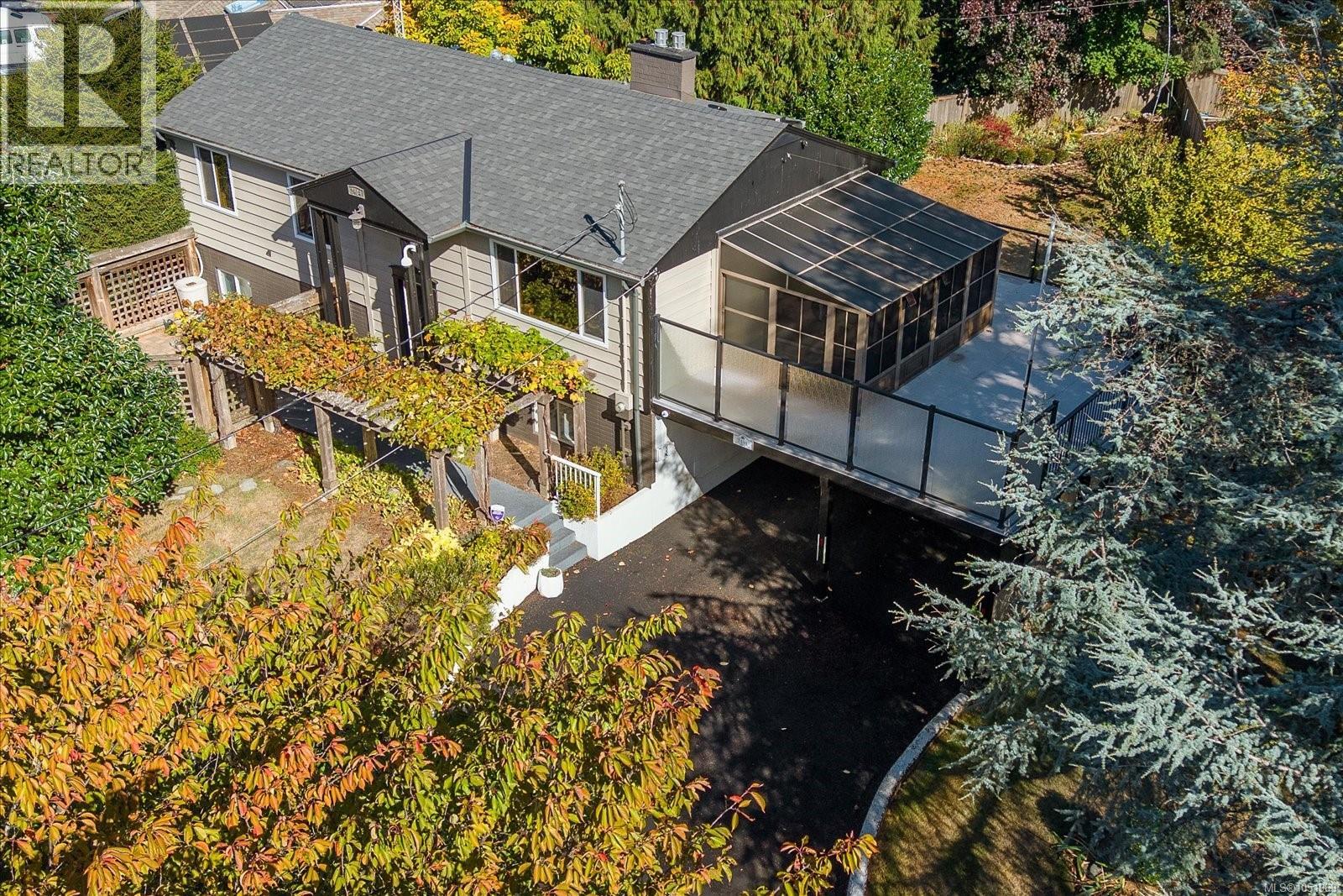 2404 Glenayr Dr - 54