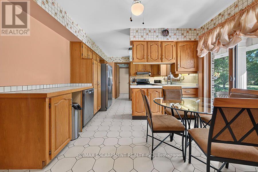 2 KARENDALE CRESCENT - 11