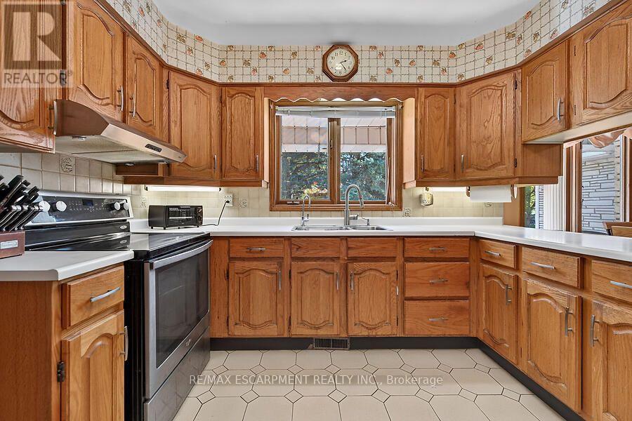 2 Karendale Crescent — photo 13
