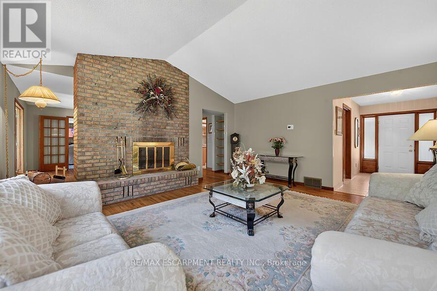 2 KARENDALE CRESCENT - 17