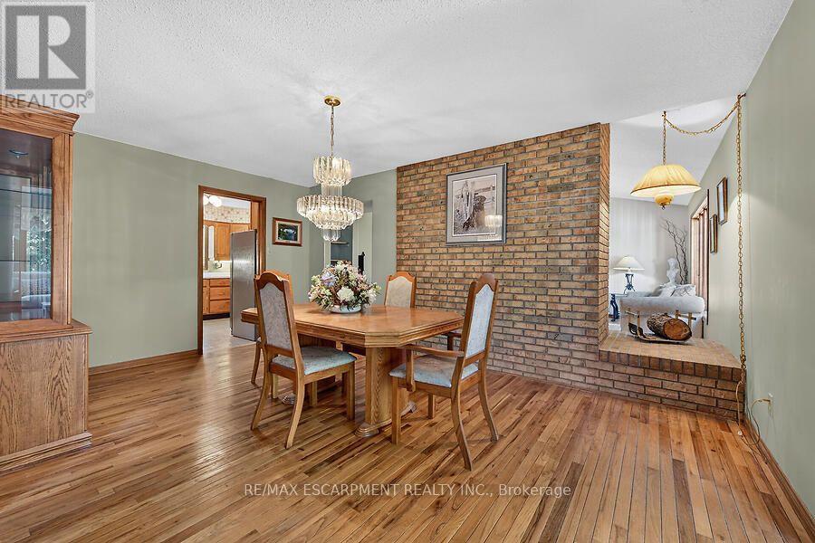 2 Karendale Crescent — photo 19