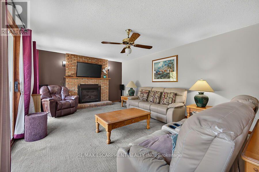 2 KARENDALE CRESCENT - 23