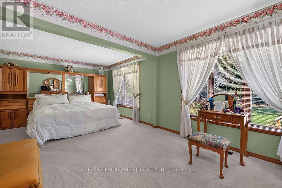 2 KARENDALE CRESCENT - 26