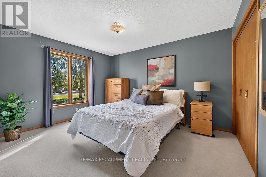 2 Karendale Crescent — photo 27