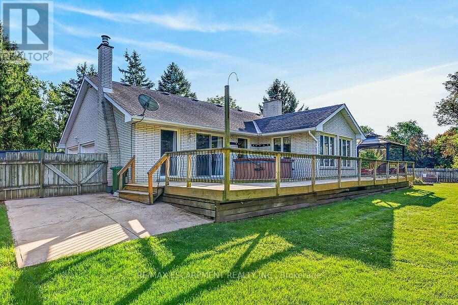 2 Karendale Crescent — photo 39