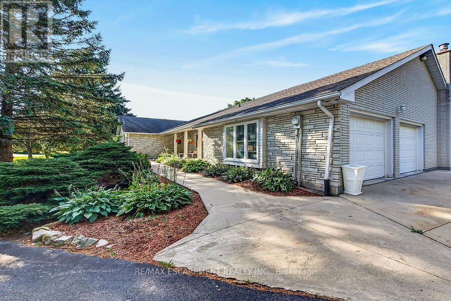 2 KARENDALE CRESCENT - 5
