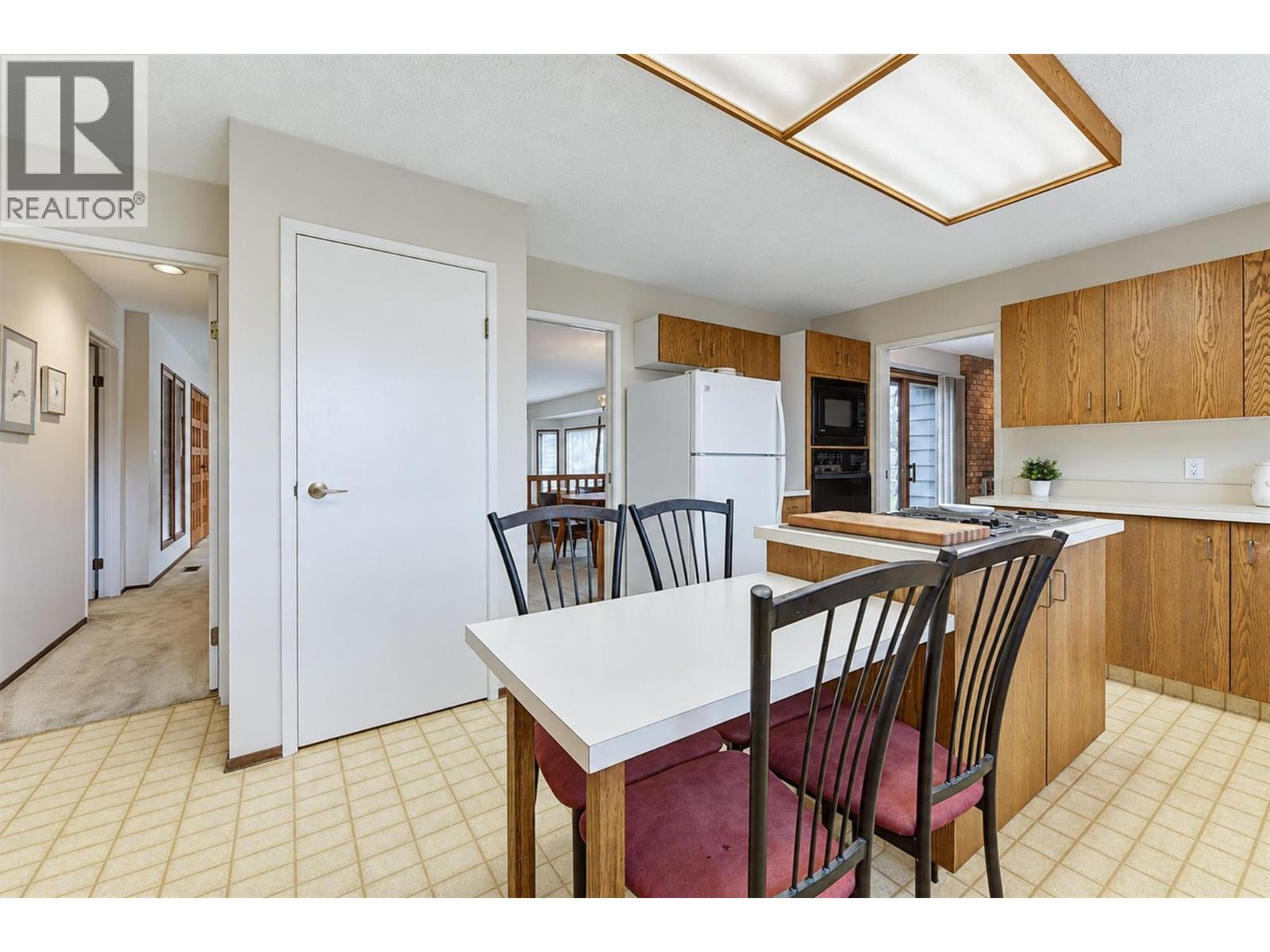 392 Valley Road N, Kelowna