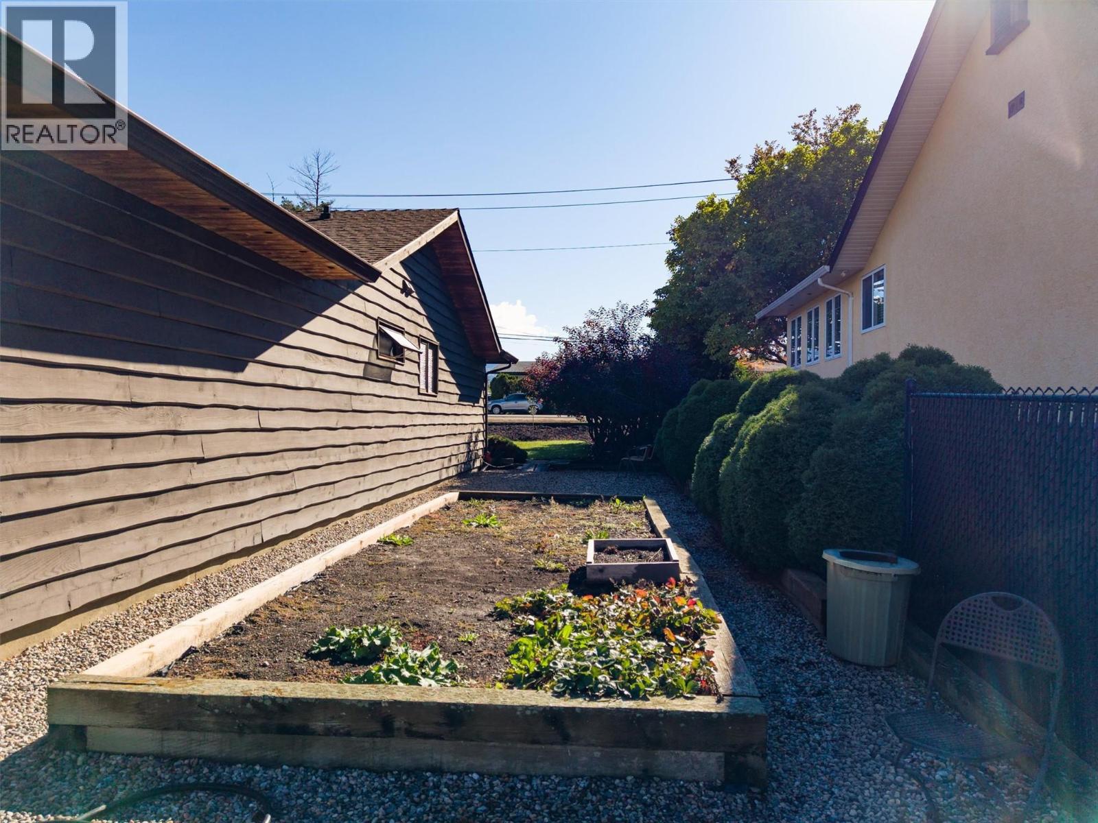 392 Valley Road N, Kelowna