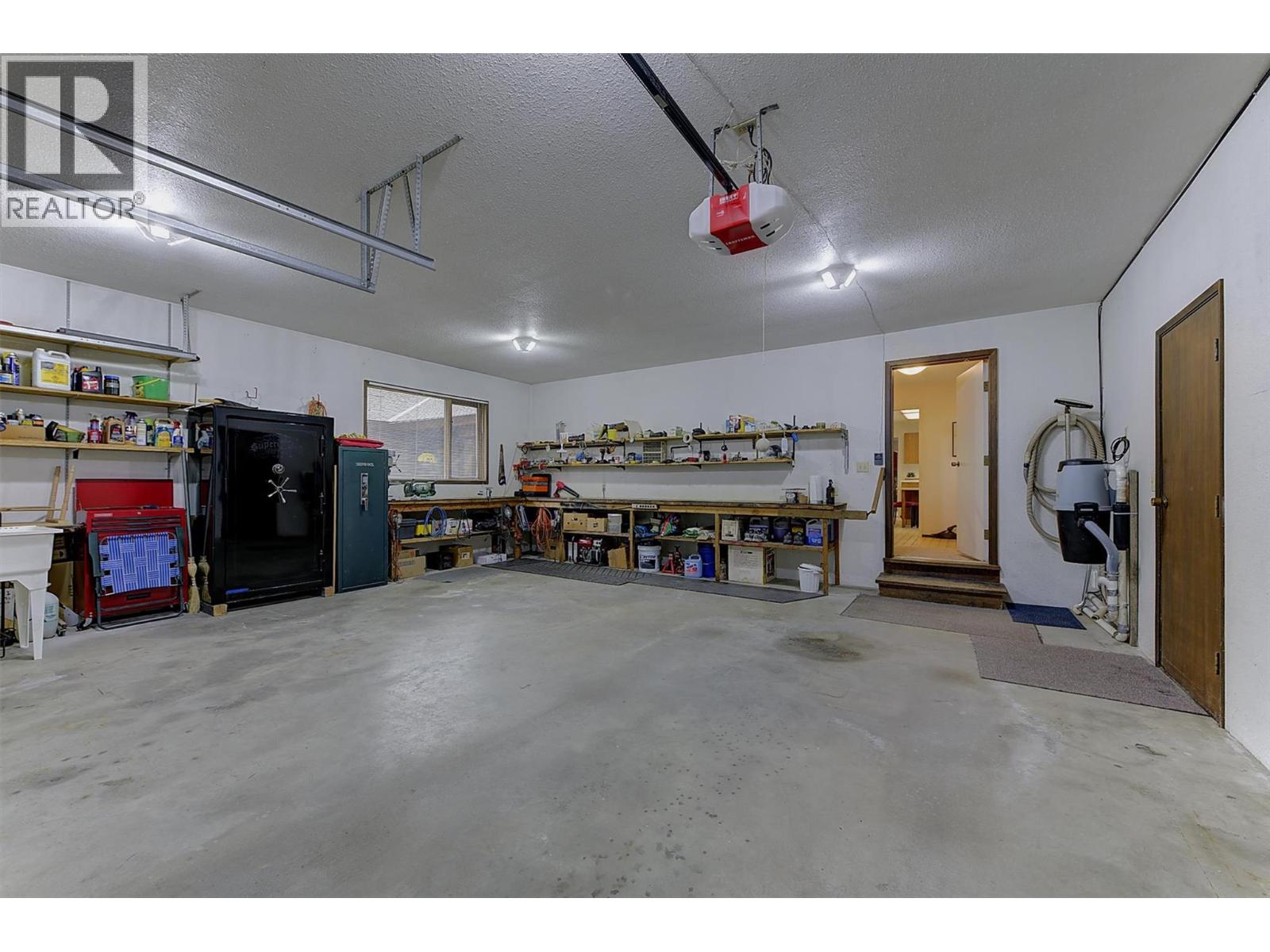 392 Valley Road N, Kelowna