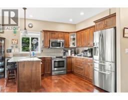 4pc Ensuite bath - 208 Sagewood Drive, Kamloops, BC V2H1R1 Photo 6