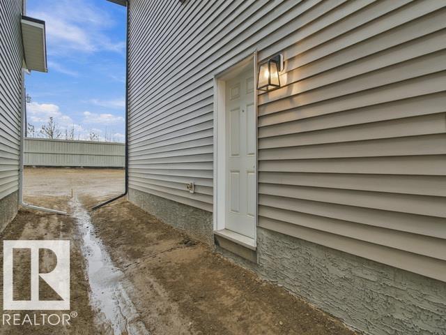9332 230 ST NW - 45
