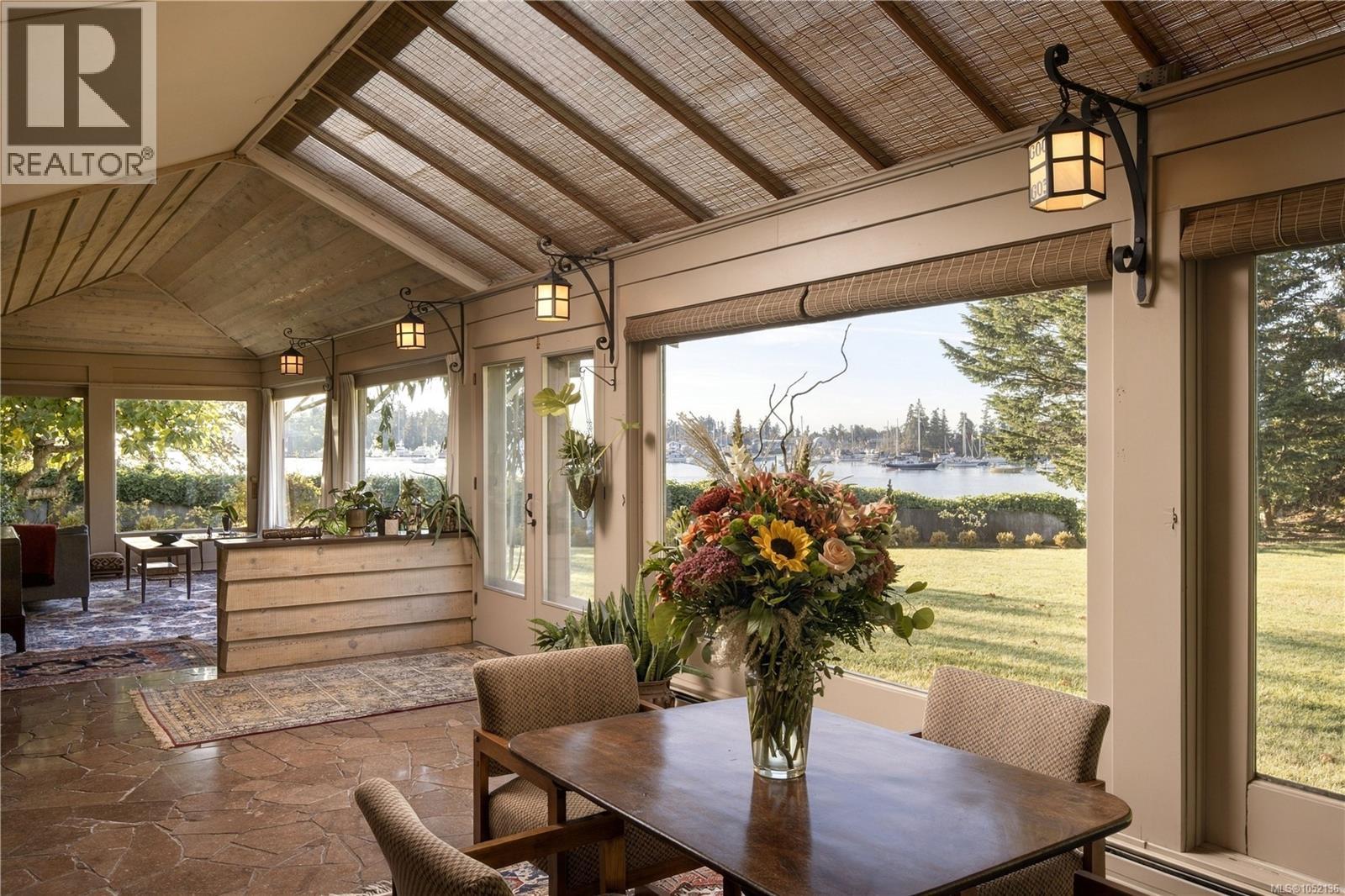  10814 Beach Road, North Saanich