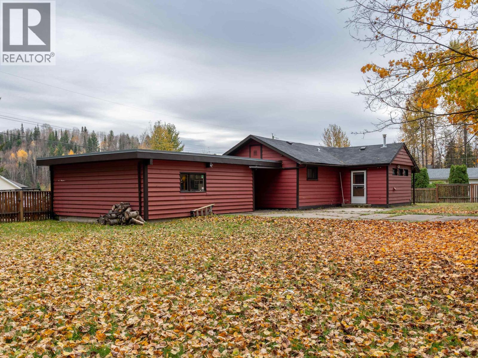 5328 COOK CRESCENT - 3