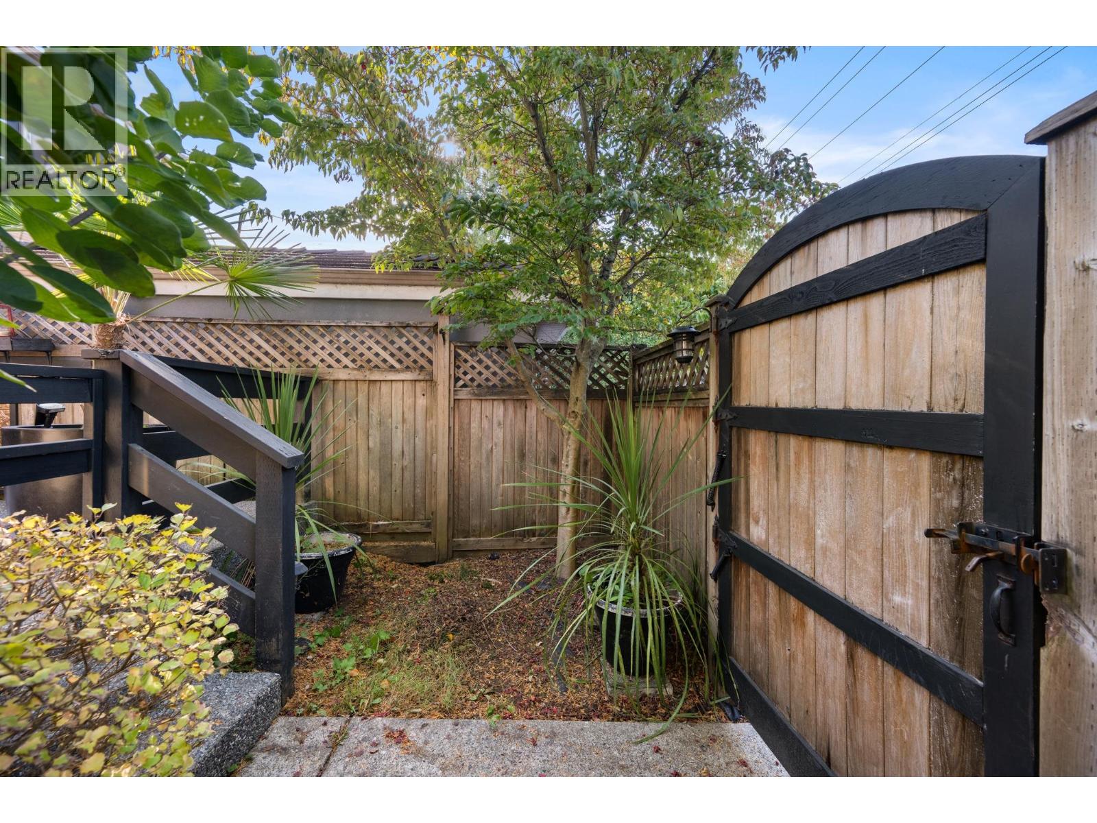Photo of 7483 WEST BOULEVARD 33