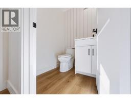 4pc Bathroom - 1905b 17 Street Nw, Calgary, AB T2M5B4 Photo 12