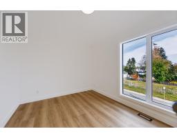 4pc Bathroom - 1905b 17 Street Nw, Calgary, AB T2M5B4 Photo 11