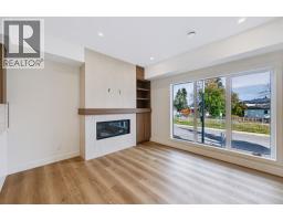 2pc Bathroom - 1905b 17 Street Nw, Calgary, AB T2M5B4 Photo 6