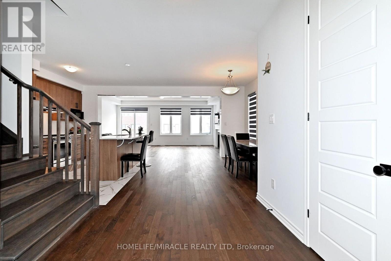 689 MIKE STREET, Innisfil — photo 4