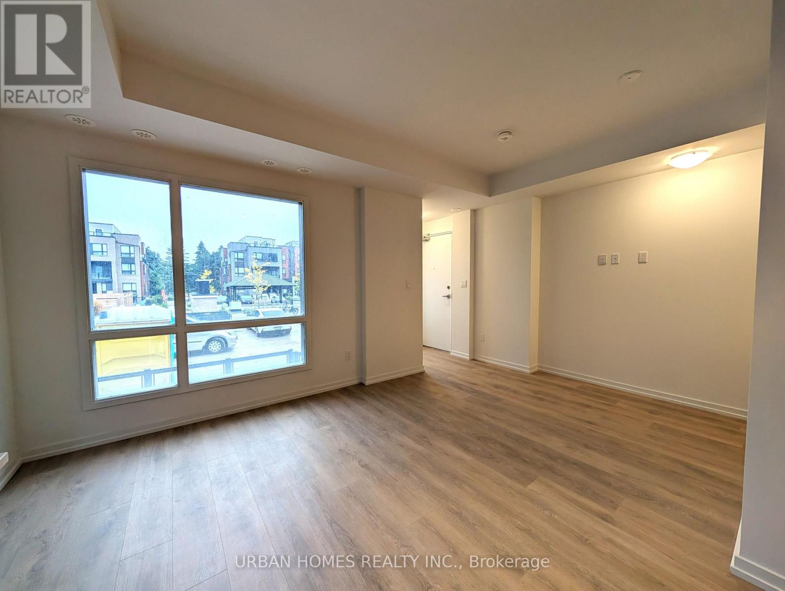 16 - 14 LYTHAM GREEN CIRCLE, Newmarket (Glenway Estates) — photo 5