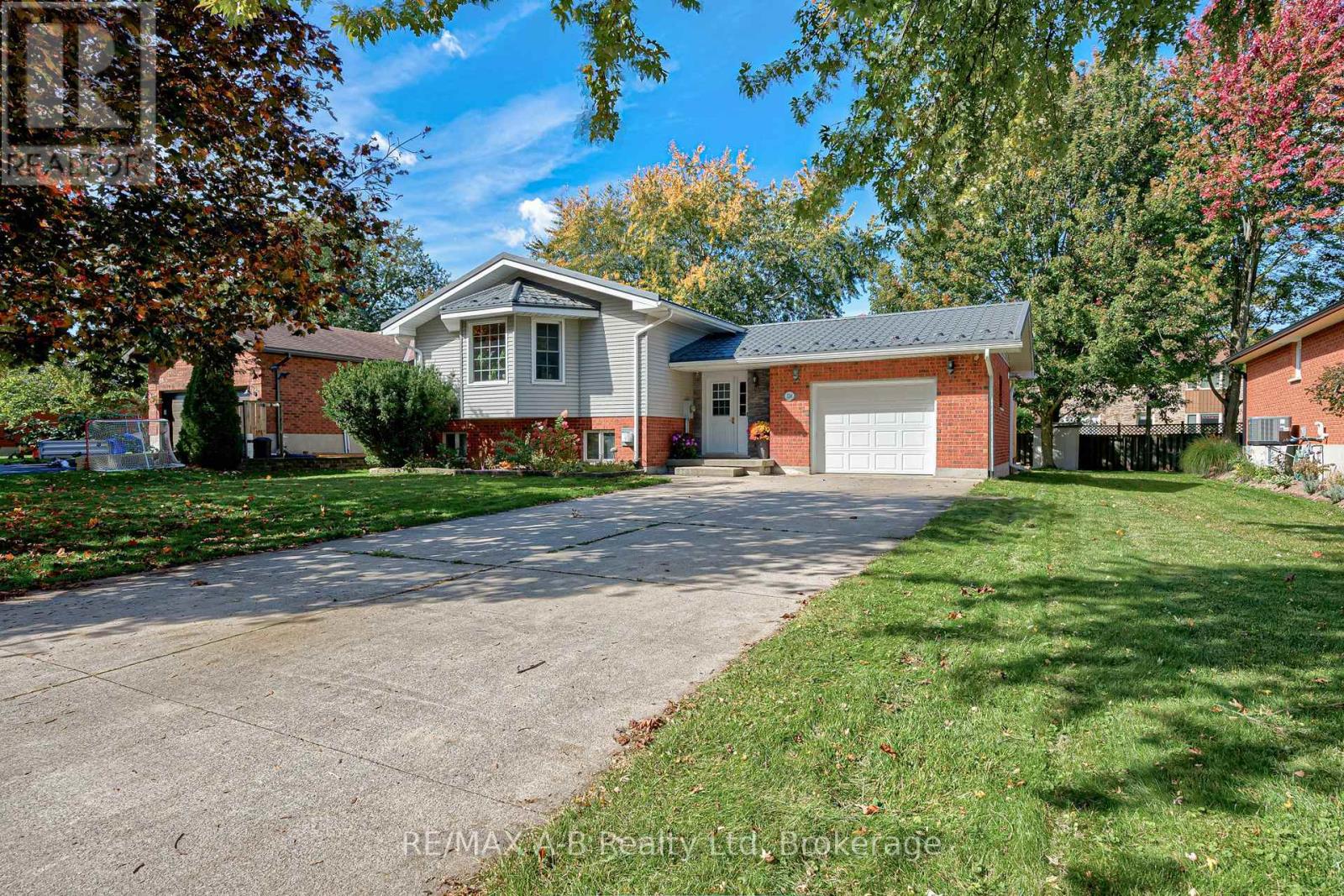 224 MORENZ DRIVE - 1