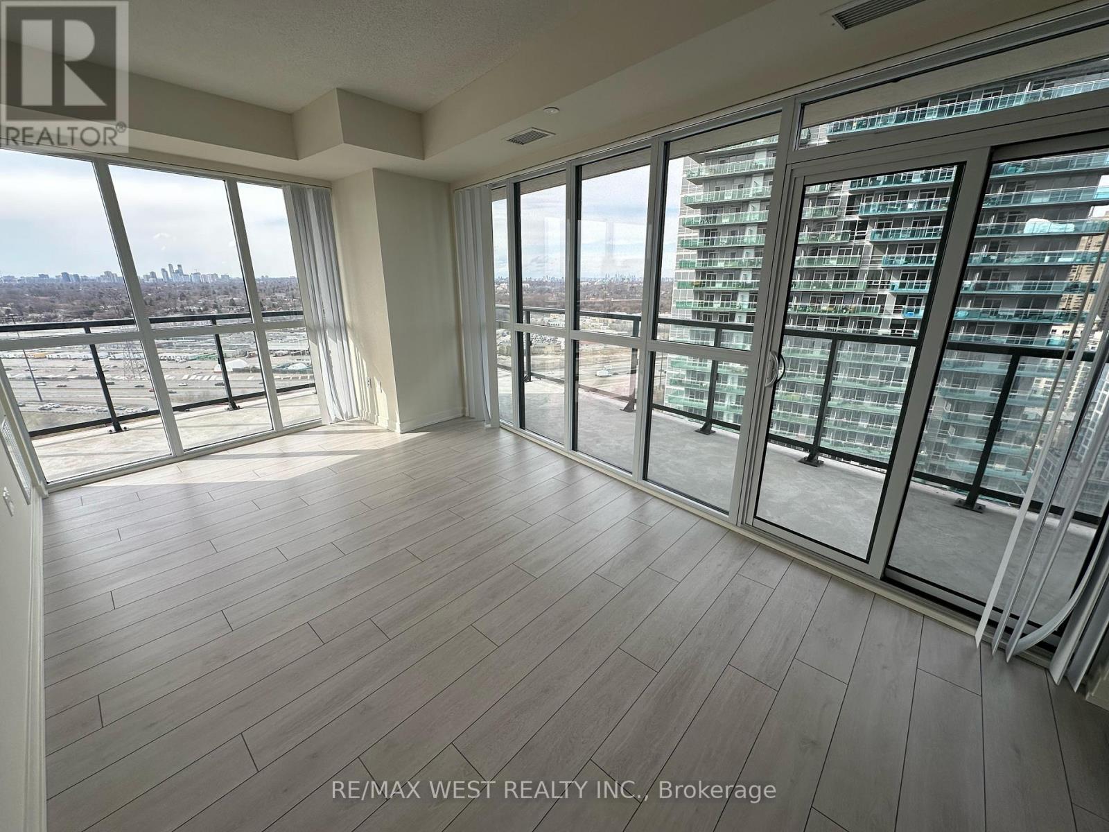 2511 - 38 ANNIE CRAIG DRIVE, Toronto (Mimico) — photo 2