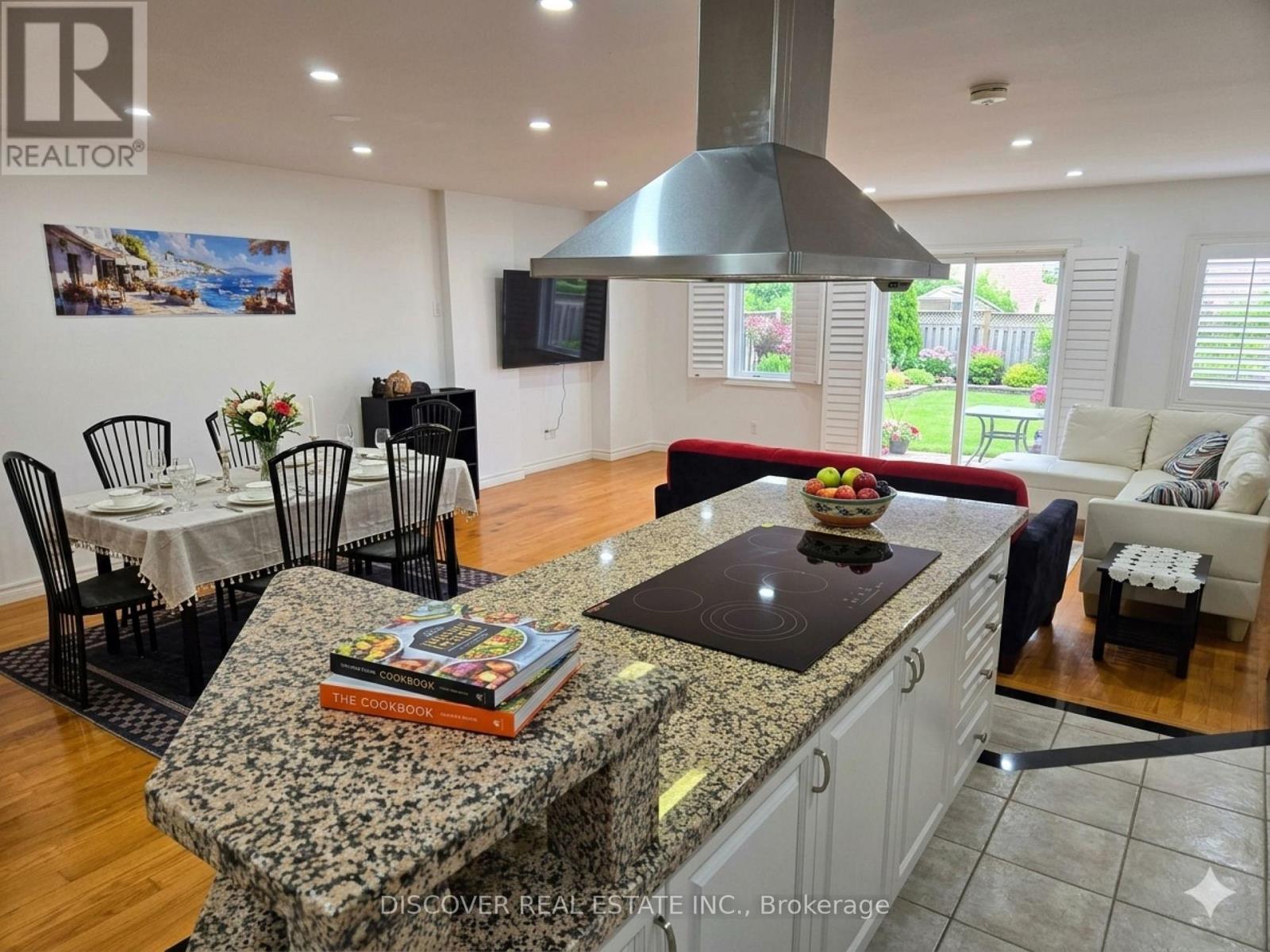 963 Hampton Crescent — photo 29