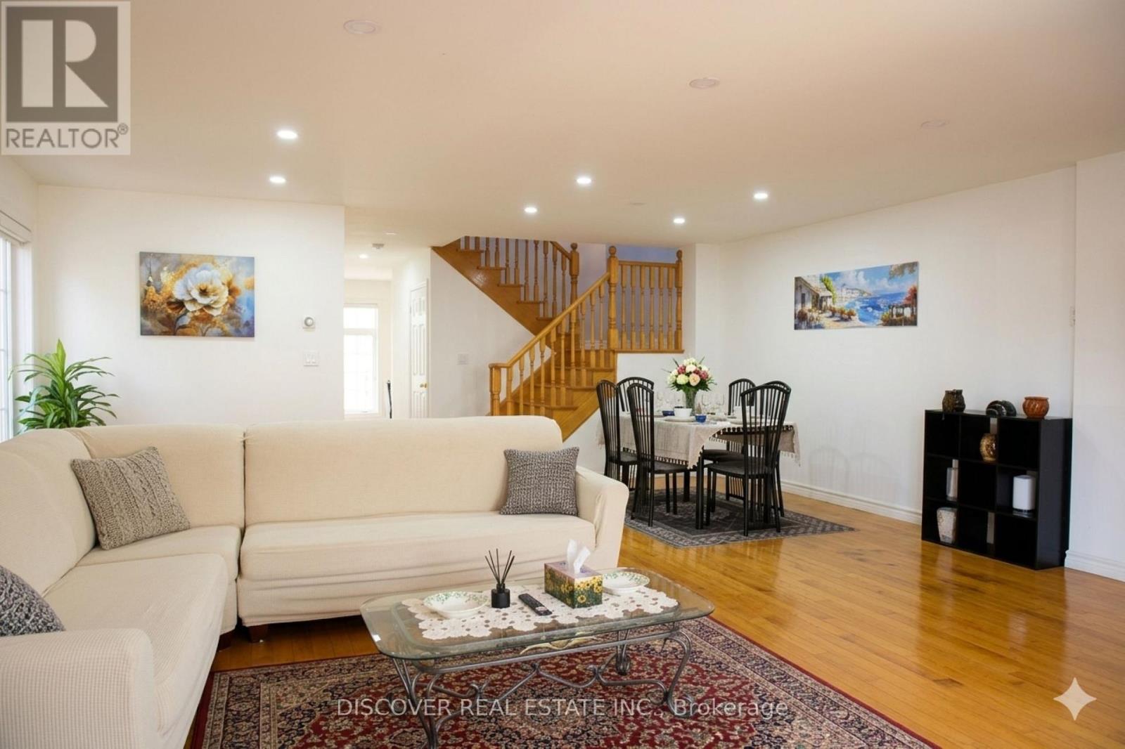 963 Hampton Crescent — photo 40