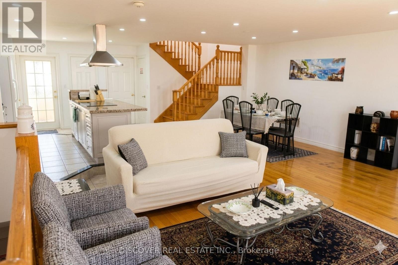 963 Hampton Crescent — photo 48