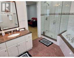 963 Hampton Crescent, Mississauga, ON L5G4G7 Photo 8